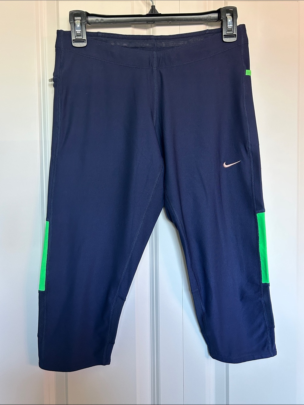 NWOT Nike Tech Women’s DRI-FIT Capri Running Pants, Size M | Navy & Green